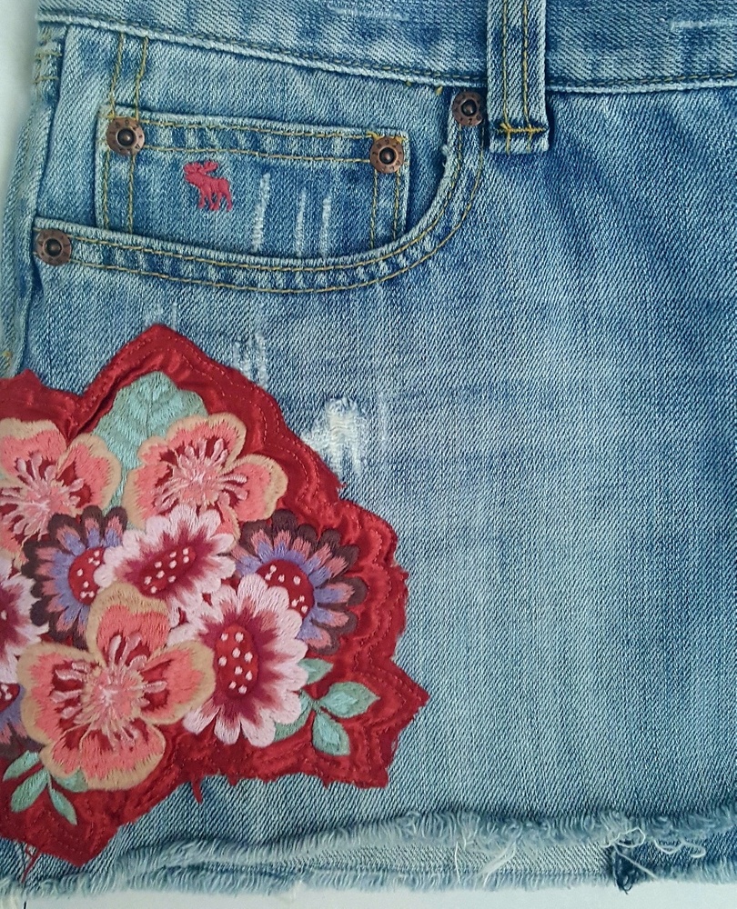 🌺ABERCROMBIE Embroidered Mini Skirt ~ Gorgeous!! - Picture 3 of 6